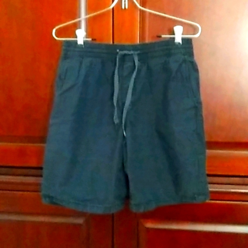 Vans Off the Wall Navy Blue Shorts for men.  Size: S Two front pockets, one back